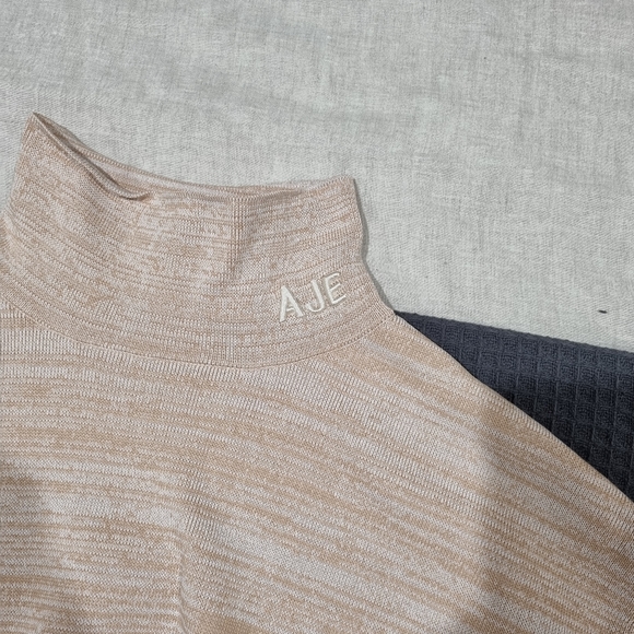 AJE turtle neck cropped jumper - Picture 2 of 5